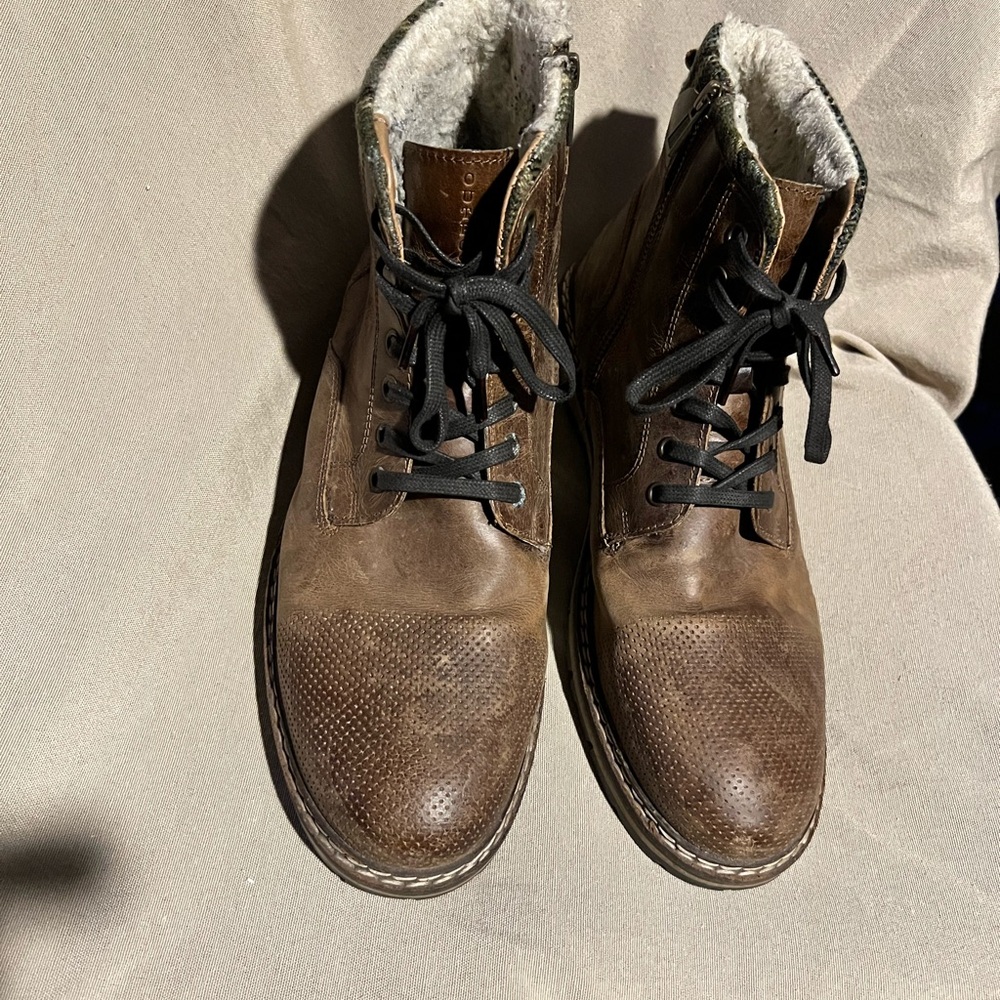 Outpost makers men’s boots brown size 10.5 used condition